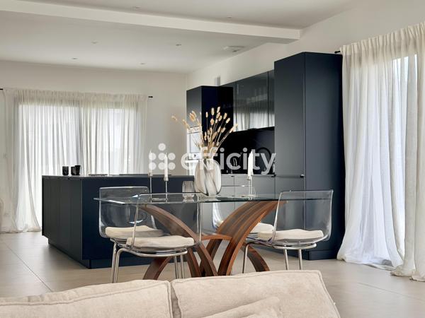 Maison
         5 pièces
        - 116 m² 341 500 € *