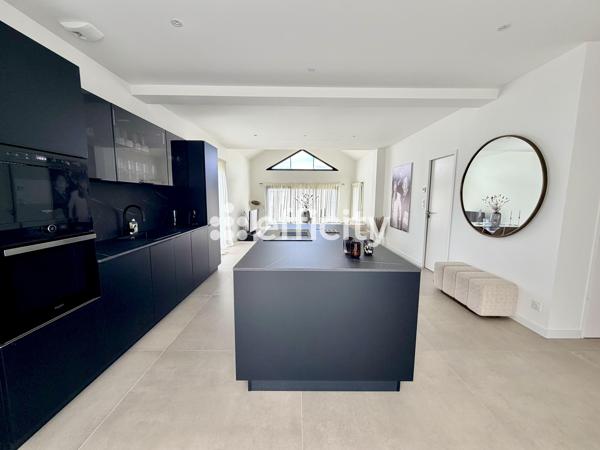 Maison
         5 pièces
        - 116 m² 341 500 € *