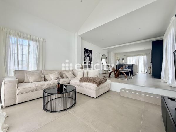 Maison
         5 pièces
        - 116 m² 341 500 € *