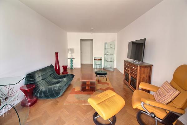 Suresnes Appartement Familial 3 pièces 66 m² avec balcon 8m² , cave et box.