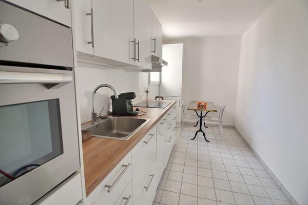 Suresnes Appartement Familial 3 pièces 66 m² avec balcon 8m² , cave et box.