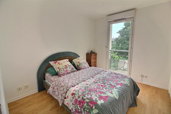 Suresnes Appartement Familial 3 pièces 66 m² avec balcon 8m² , cave et box.