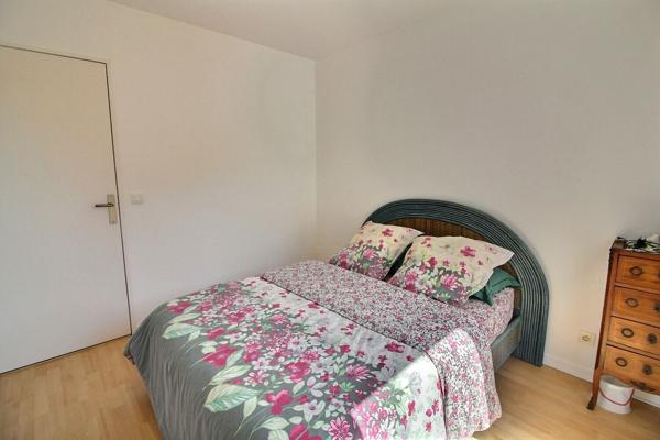 Suresnes Appartement Familial 3 pièces 66 m² avec balcon 8m² , cave et box.