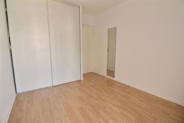 Suresnes Appartement Familial 3 pièces 66 m² avec balcon 8m² , cave et box.