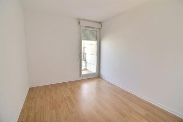 Suresnes Appartement Familial 3 pièces 66 m² avec balcon 8m² , cave et box.