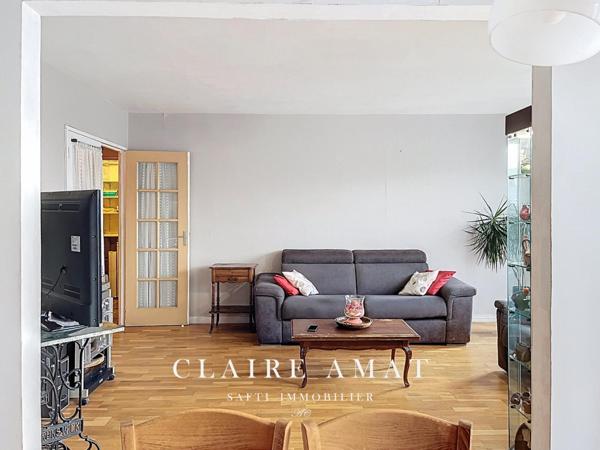 DERNIER ETAGE AVEC RAVALEMENT COMPRIS / BOX 2 PARK