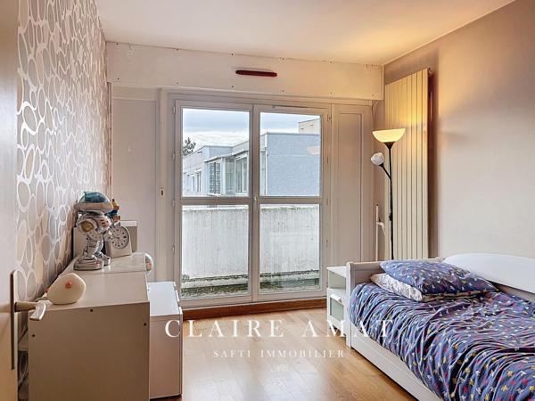 DERNIER ETAGE AVEC RAVALEMENT COMPRIS / BOX 2 PARK