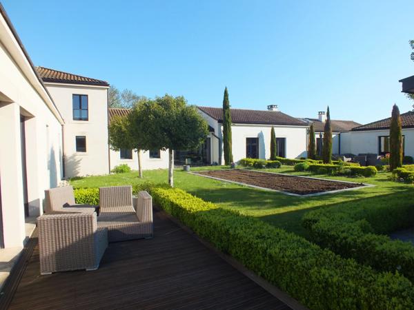 Propriété à vendre 17 pièces proche de SEMUR EN AUXOIS (21)