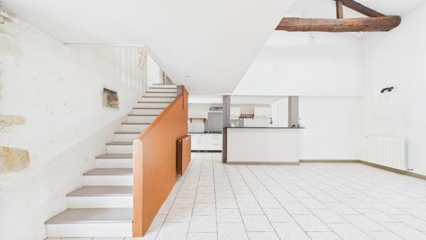Maison pleine de charme avec jardin.