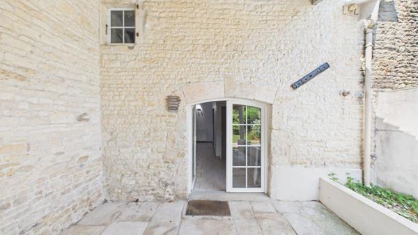 Maison pleine de charme avec jardin.