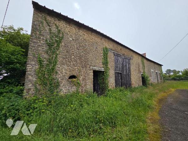 10 Min. VILLAINES-LA-JUHEL (53) ancienne maison d'habitation en pierres à rénover avec une anci...