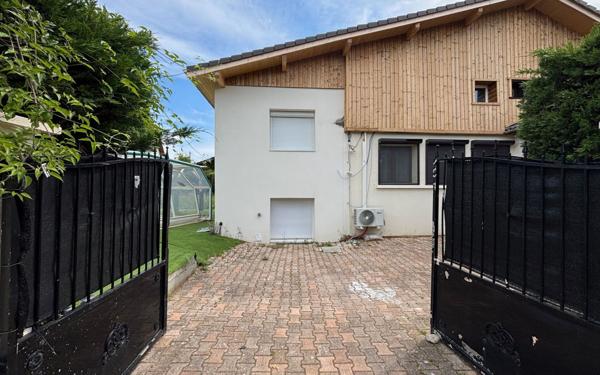 Maison à vendre    10 pièces • 187 m2 Ville-la-Grand