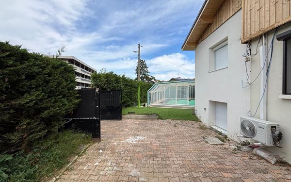 Maison à vendre    10 pièces • 187 m2 Ville-la-Grand