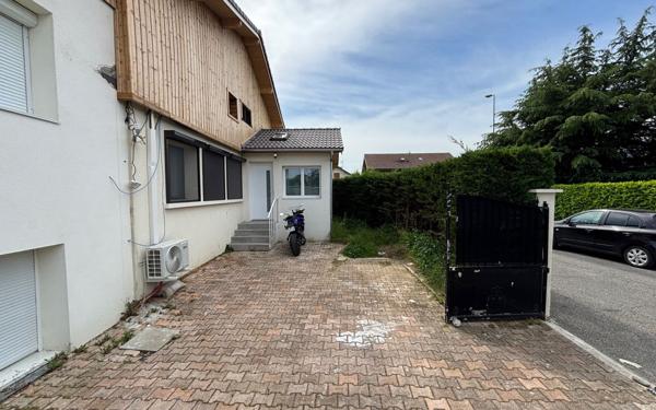 Maison à vendre    10 pièces • 187 m2 Ville-la-Grand