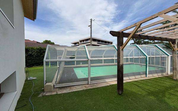 Maison à vendre    10 pièces • 187 m2 Ville-la-Grand