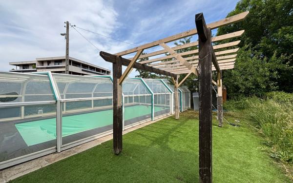 Maison à vendre    10 pièces • 187 m2 Ville-la-Grand