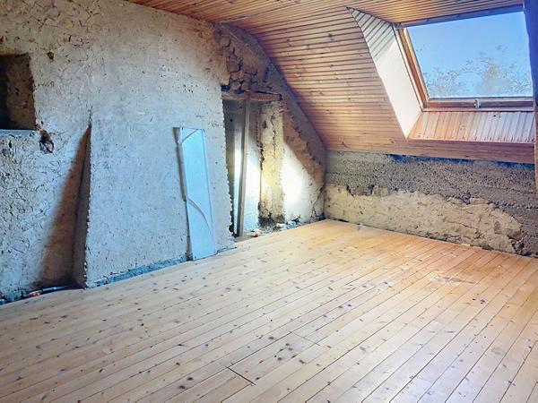 TIERCE ? Maison de campagne à rénover avec emplacement et beau potentiel