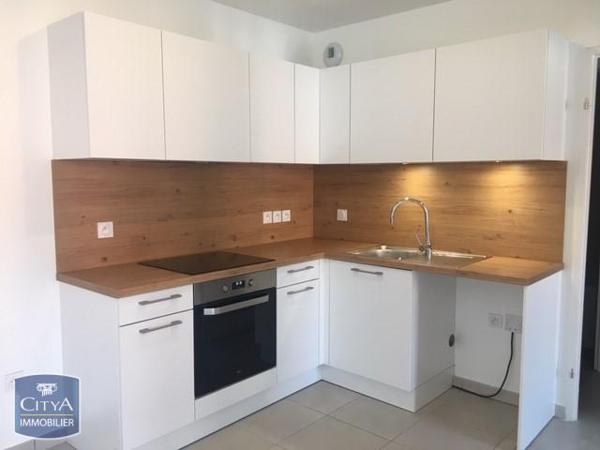 Appartement à louer 4 pièces 79.6m²