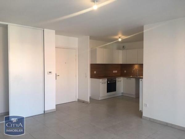 Appartement à louer 4 pièces 79.6m²