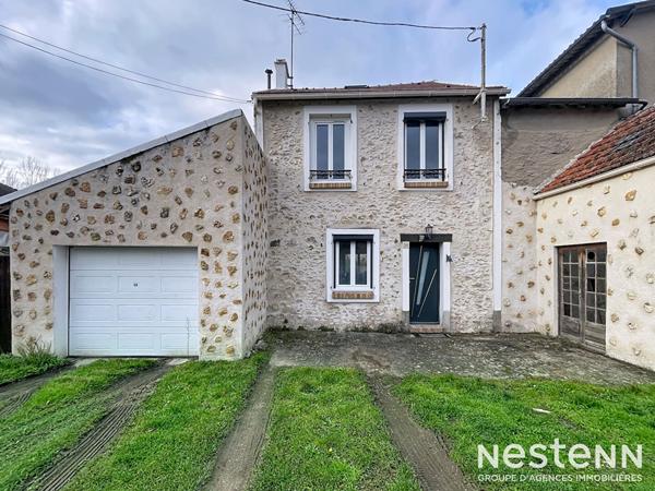 Charme et authenticité - Maison en pierre de taille - 3 chambres, jardin et garage - Hameau d'Auxonnettes