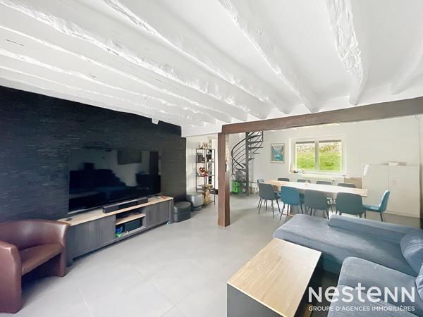 Charme et authenticité - Maison en pierre de taille - 3 chambres, jardin et garage - Hameau d'Auxonnettes