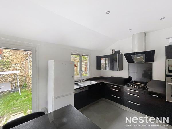 Charme et authenticité - Maison en pierre de taille - 3 chambres, jardin et garage - Hameau d'Auxonnettes