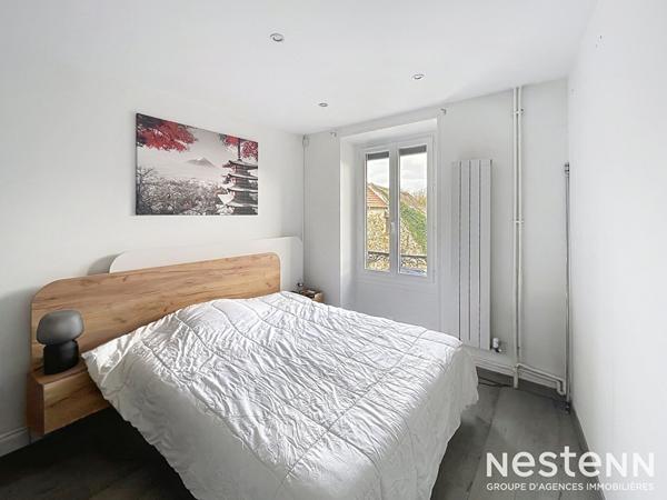 Charme et authenticité - Maison en pierre de taille - 3 chambres, jardin et garage - Hameau d'Auxonnettes