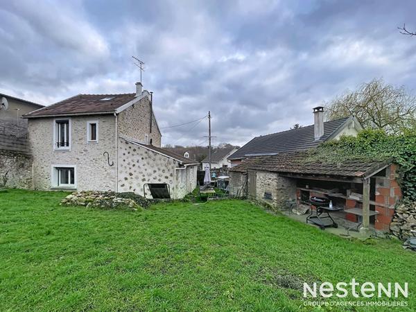 Charme et authenticité - Maison en pierre de taille - 3 chambres, jardin et garage - Hameau d'Auxonnettes