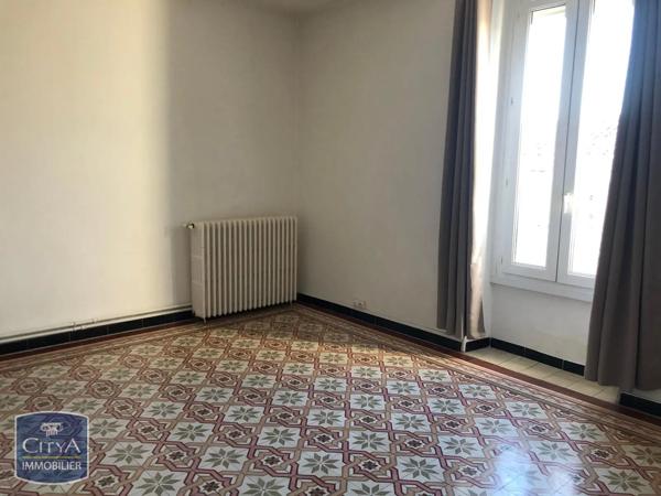 Appartement à louer 4 pièces 81.92m² Nîmes (30000)