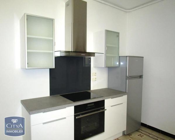 Appartement à louer 4 pièces 81.92m² Nîmes (30000)