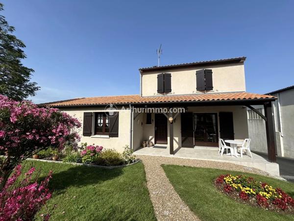 Vente Maison 6 pièces 142 m2 à Saint-Jean-d'Angély