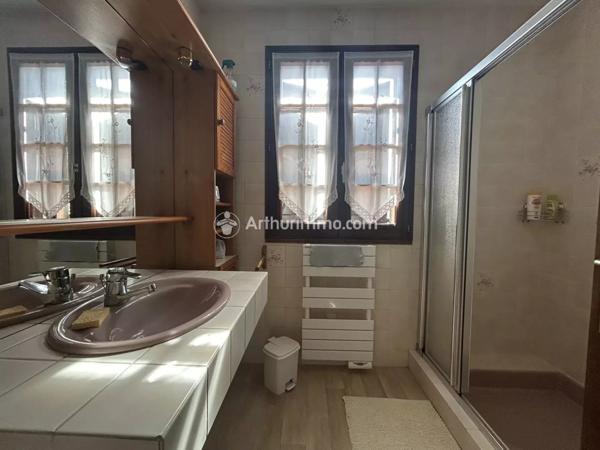 Vente Maison 6 pièces 142 m2 à Saint-Jean-d'Angély