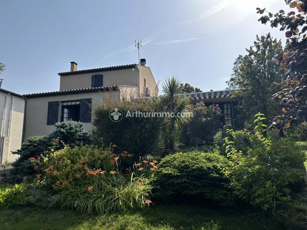 Vente Maison 6 pièces 142 m2 à Saint-Jean-d'Angély