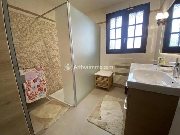 Vente Maison 6 pièces 142 m2 à Saint-Jean-d'Angély