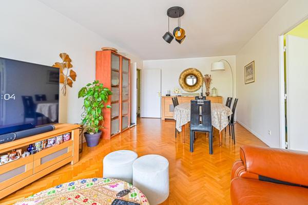 A 8 Minutes de la Gare RER D Vert de Maisons