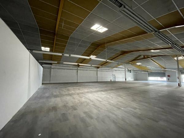 Local commercial de 750m2 à LORIENT