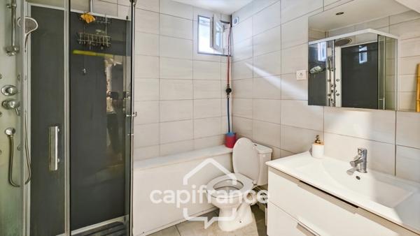 Grande maison à fort potentiel-divisible en 5 appartements- un terrain constructible- des travaux de rénovation-