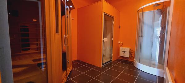 Ensemble de 3 Locaux Commerciaux à Confolens 383 m² avec Parking