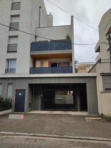 Parking à vendre |                                       Villeurbanne |                                        |     13 m²