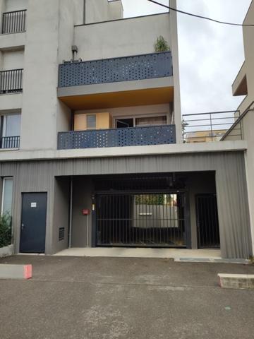 Parking à vendre |                                       Villeurbanne |                                        |     13 m²