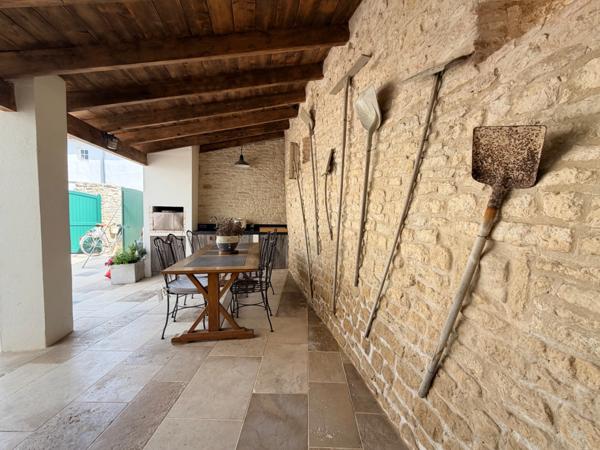 AUTHENTIQUE MAISON DE VILLAGE & DÉPENDANCES À ARS-EN-RÉ