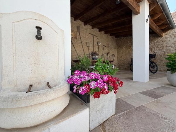 AUTHENTIQUE MAISON DE VILLAGE & DÉPENDANCES À ARS-EN-RÉ
