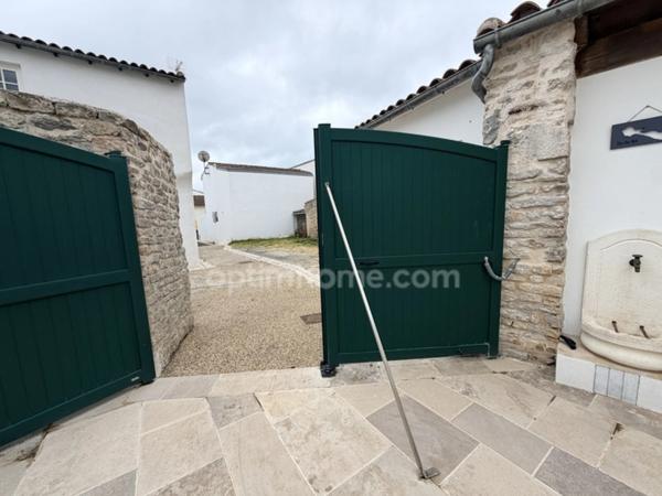 AUTHENTIQUE MAISON DE VILLAGE & DÉPENDANCES À ARS-EN-RÉ