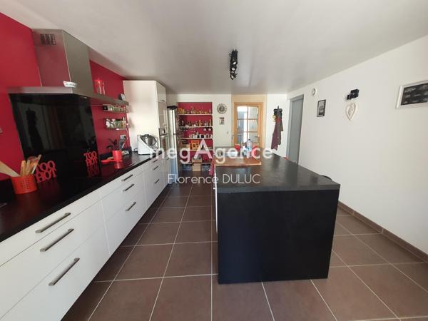 Maison à GEMOZAC, 17260 - 6 pièces 216m²