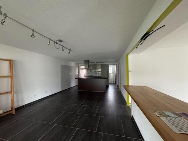 APPARTEMENT - GRANDE TERRASSE - DEUX GARAGES
