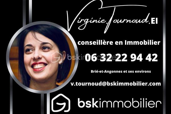 Ici, tout est proche ! Ecole, Transports, Commerces.

Cet appartement traversant et lumineux de 75 m² se compose d'un salon-séjour agréable, d'une cuisine fonctionnelle, de trois chambres dont certaines avec placards, ainsi que d'un espace nuit bien distinct de l'espace de vie.

Vous apprécierez sa proximité immédiate avec les commerces, l'école primaire, le marché hebdomadaire, les transports et les services du quotidien.

Situé dans une petite copropriété avec peu de charges.

Taxe foncière : 1 100 €.

Un appartement fonctionnel et lumineux, idéal pour une famille ou un premier achat.