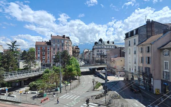 Appartement à vendre    3 pièces • 71,57 m2 Grenoble