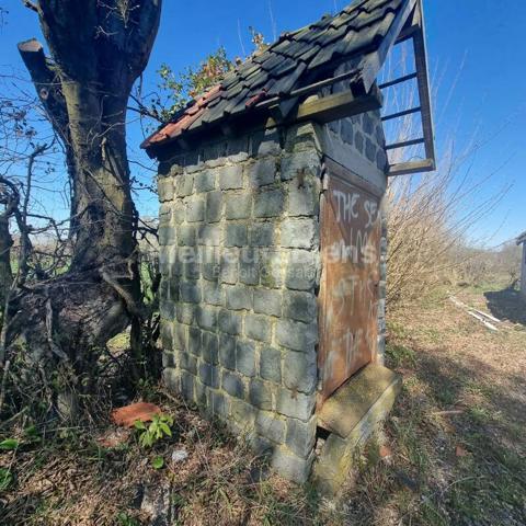 Petite Maison à Rénover Totalement face à la Forêt de Mormal