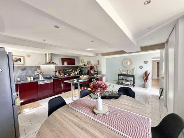 Maison sur plus dun hectare clos  Idéal chevaux ou nature