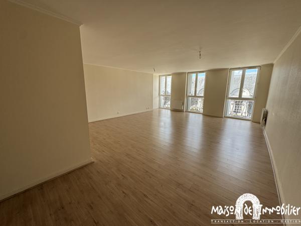Location Appartement 2 chambres - 93m² - Résidence avec ascenseur et parking - COGNAC Centre-ville